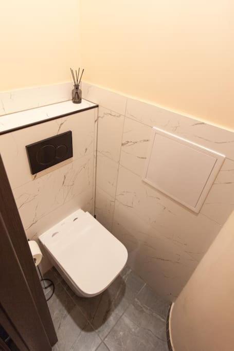 Vysoka Apartman Emf/Stp Братислава Экстерьер фото